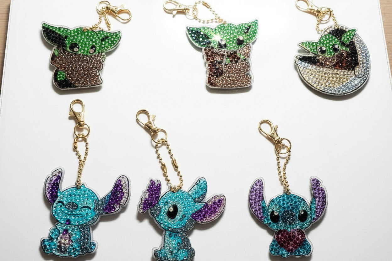 Porte-Clés Strass – Baby Yoda & Stitch (au choix)