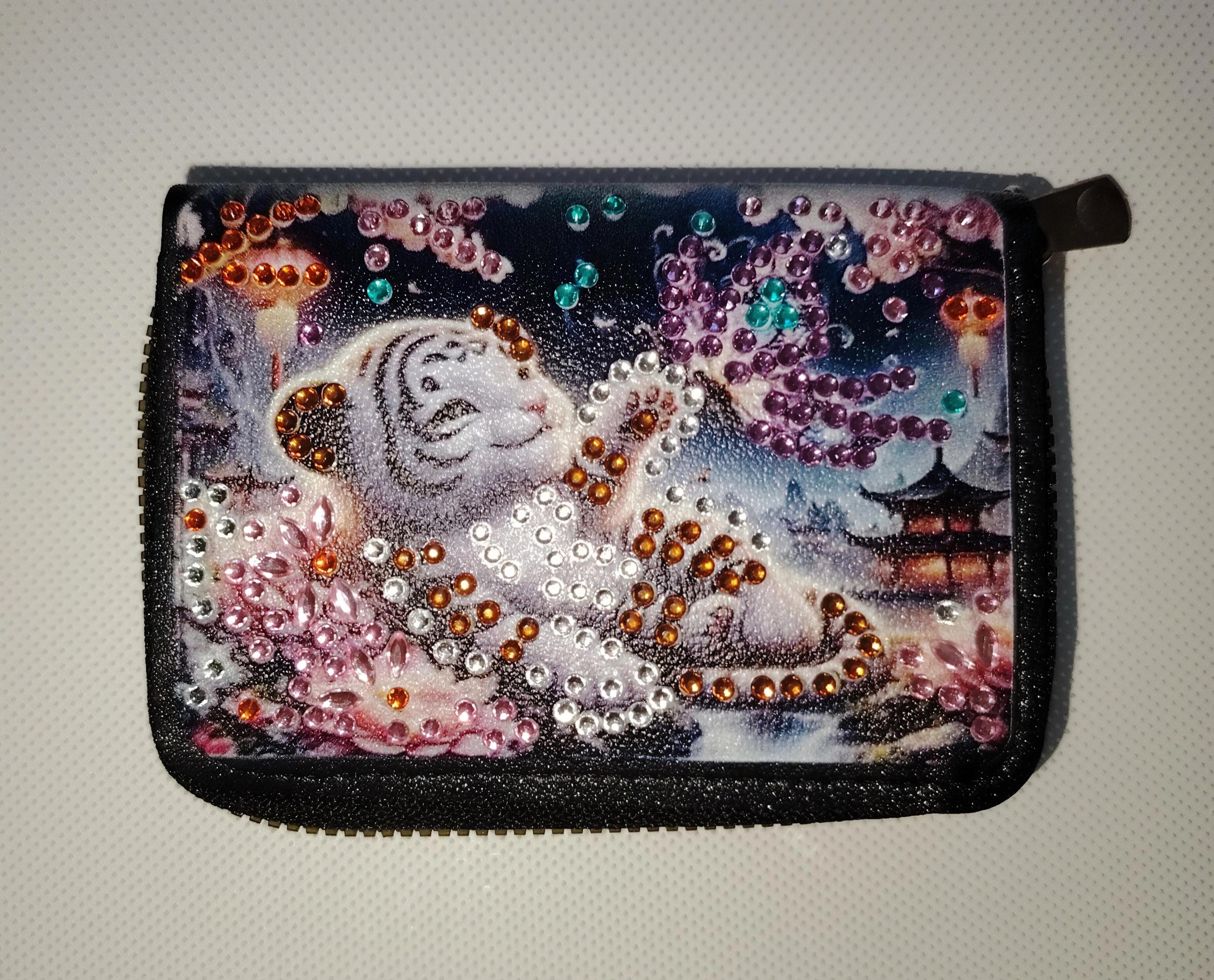 Porte-Cartes Accordéon Strass – Tigre Blanc & Cerisiers