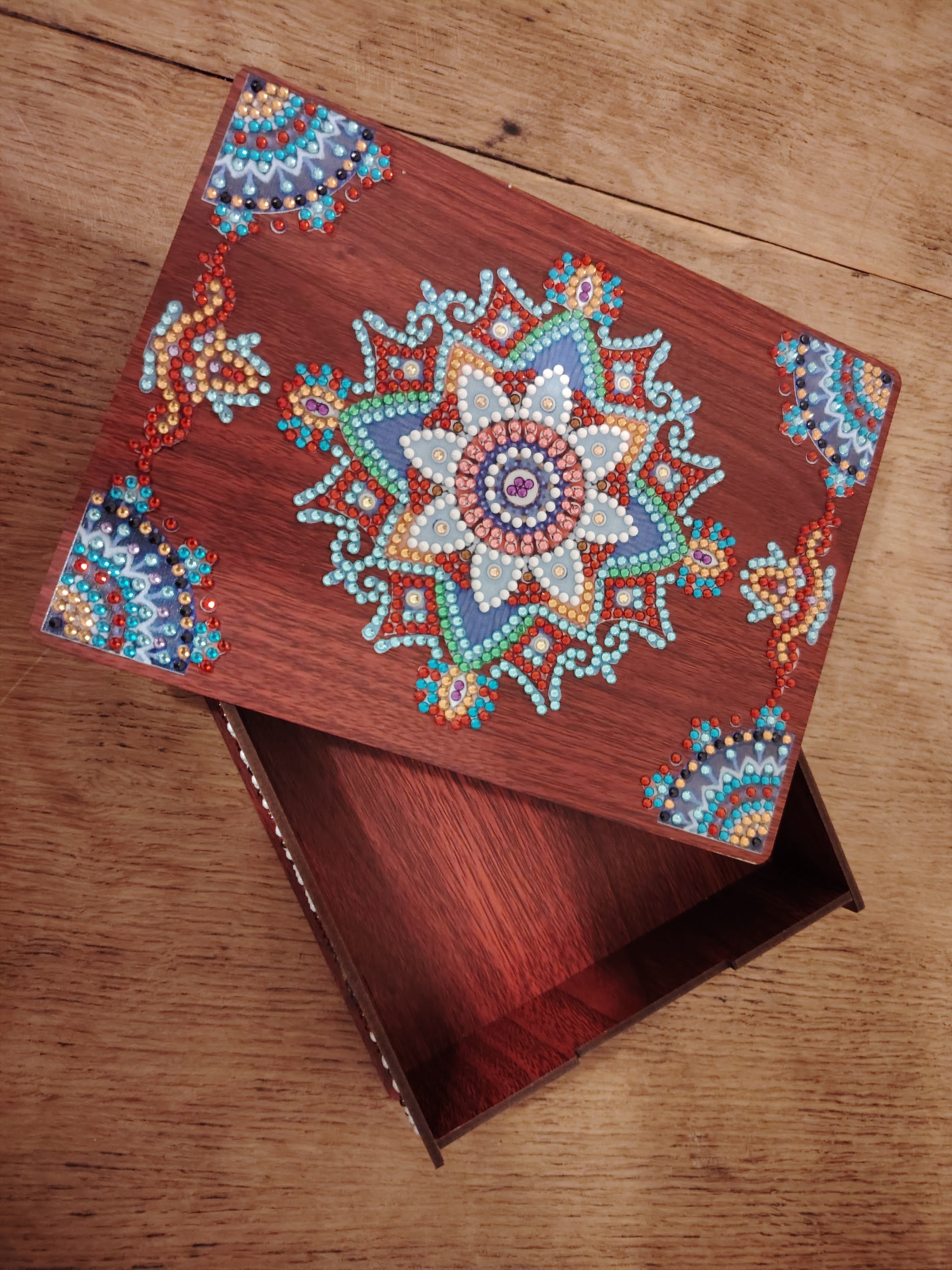 BOÎTE EN BOIS ET STRASS